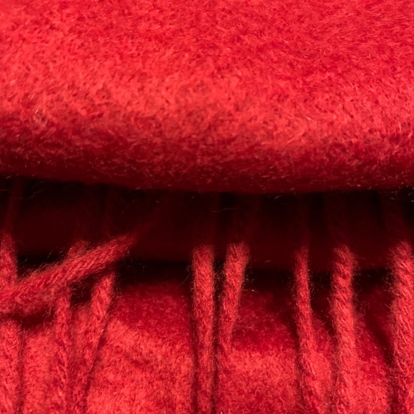 100% cashmere red scarf with fringe ❄️ - Picture 2 of 6